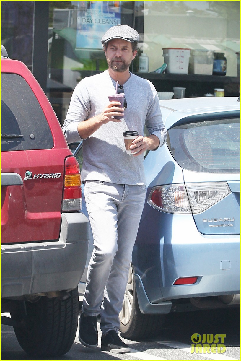 Joshua Jackson Laughs It Up With Mystery Girl in Venice