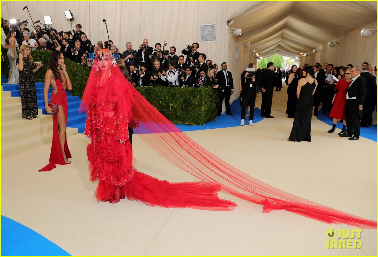 Katy Perry's Met Gala 2017 Dress is a Red Veiled Maison Margiela Look!
