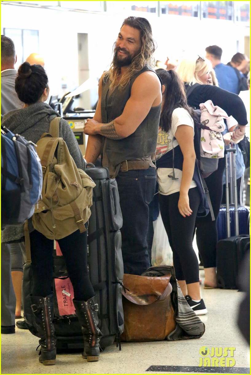 Jason Momoa Bares His Buff Biceps at the Airport
