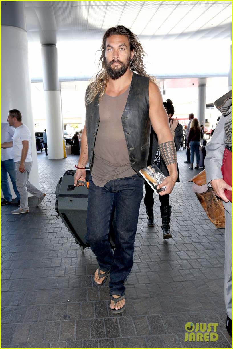 Jason Momoa Bares His Buff Biceps at the Airport