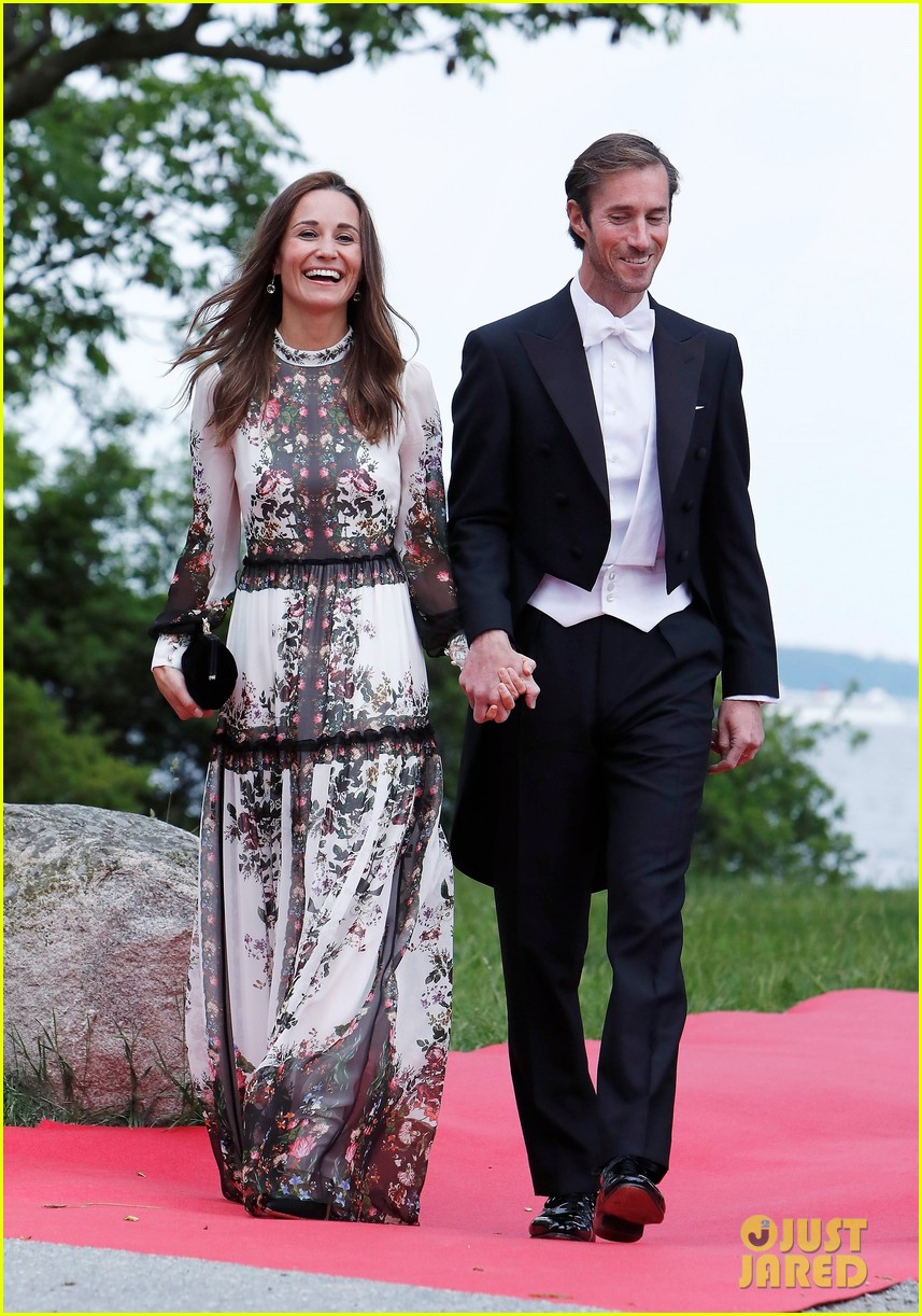 Pippa Middleton & New Husband James Matthews Are Picture Perfect at Friend's Wedding!