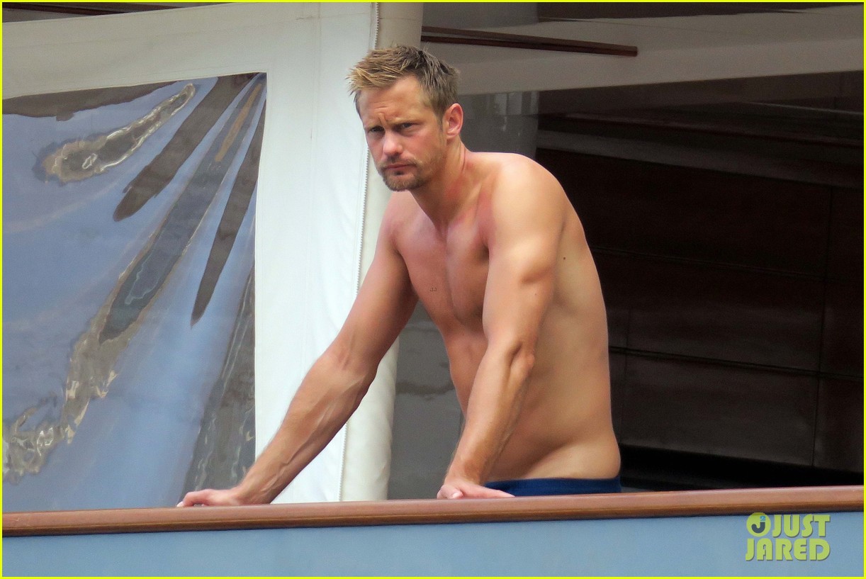 Alexander Skarsgard Flaunts Sunburned Body on a Yacht!