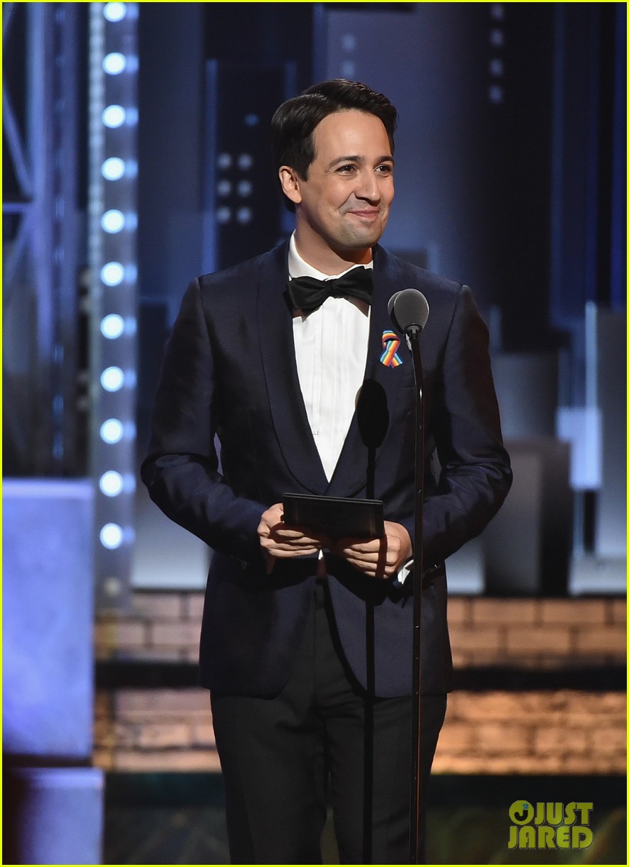 Kevin Spacey, Robin Wright, & Michael Kelly Bring 'House of Cards' to Life at Tony Awards 2017!
