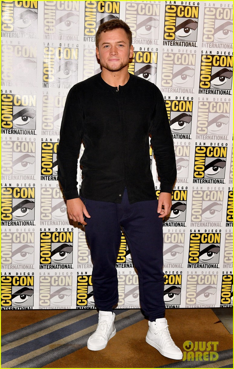 Halle Berry Chugs Whiskey, Served by Channing Tatum, at 'Kingsman 2' Comic-Con Panel!