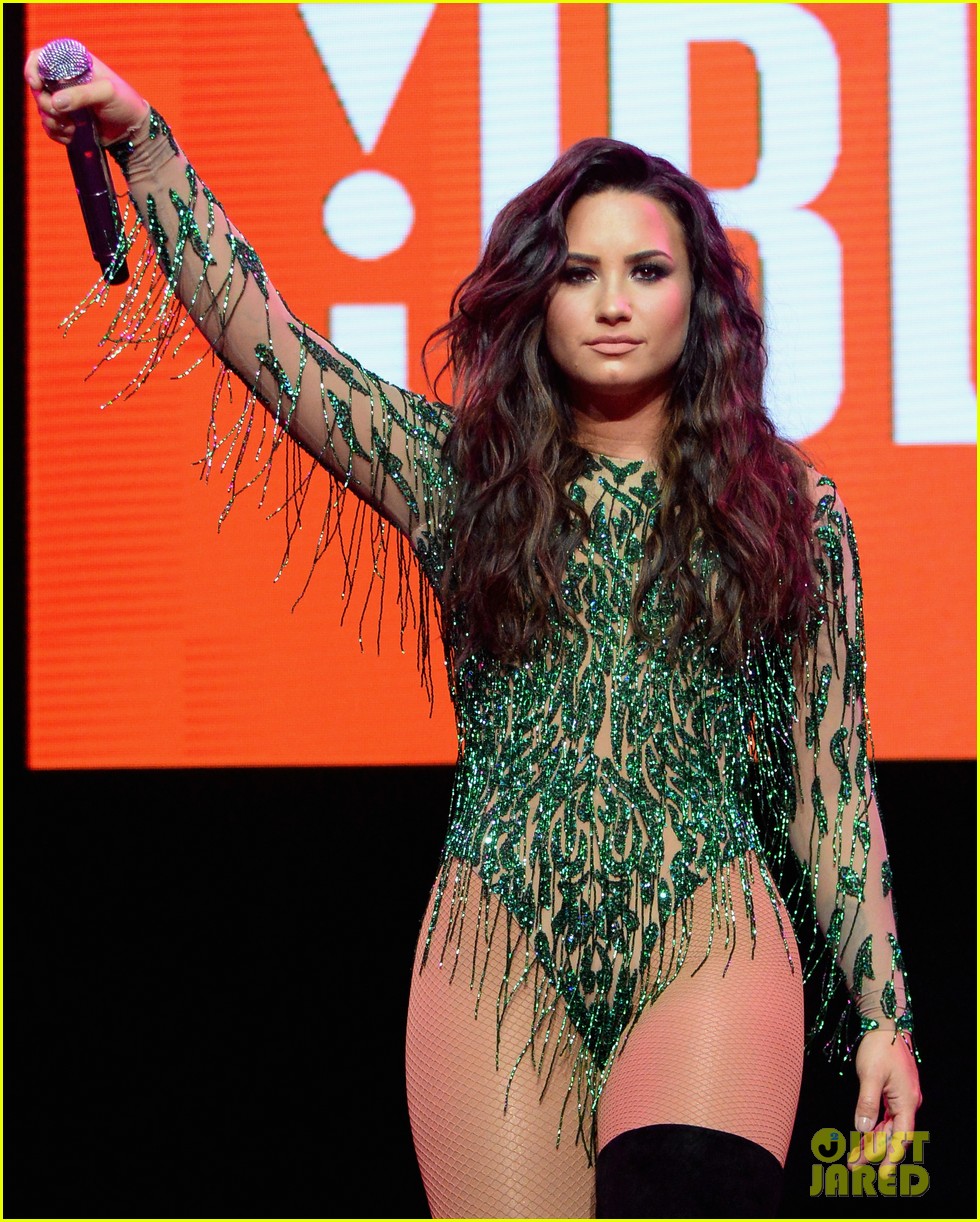demi lovato green dress Demi Lovato Was Instaglam In A Green Balenciaga Blazer