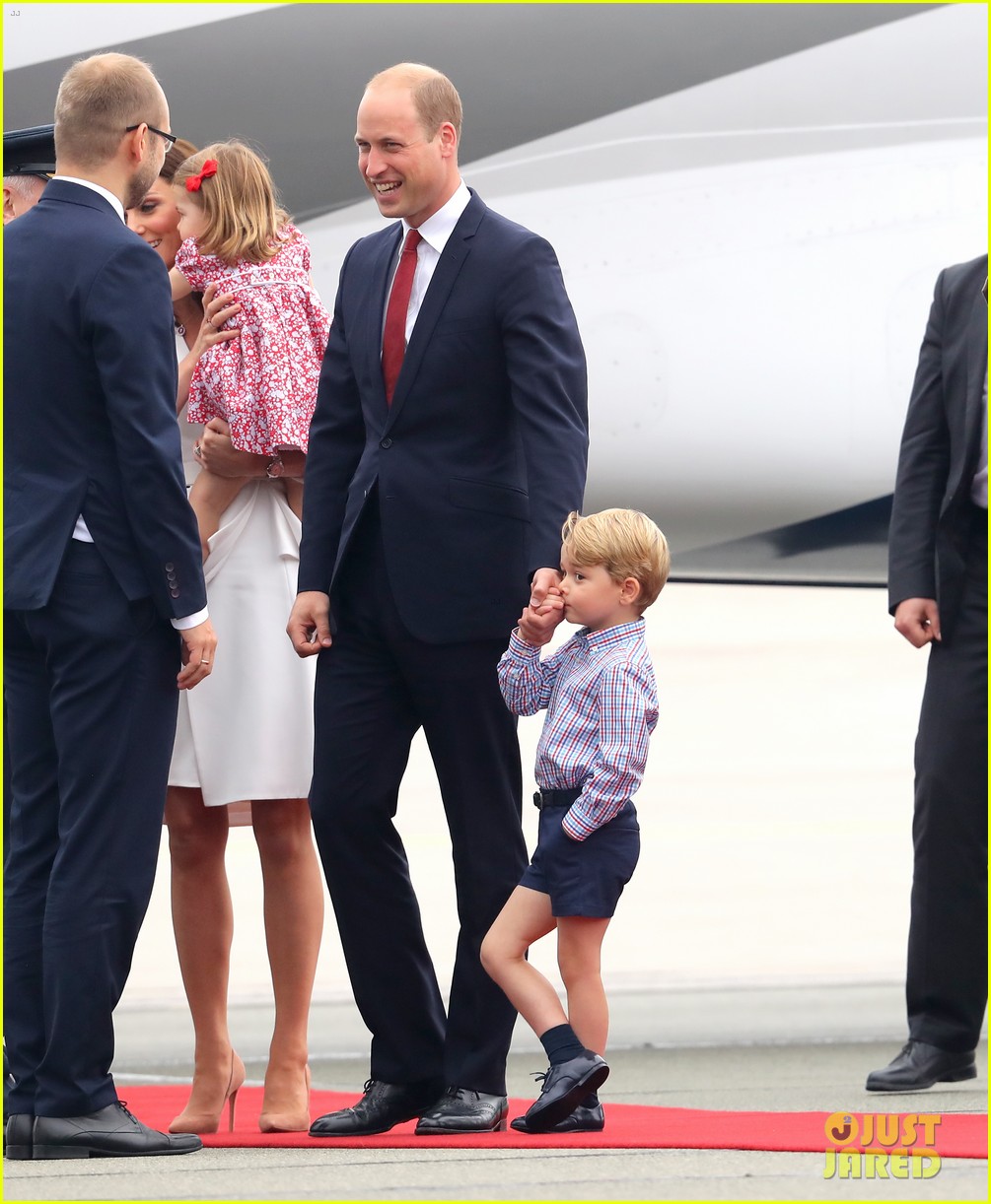 Kate Middleton & Prince William Arrive in Poland with George & Charlotte!