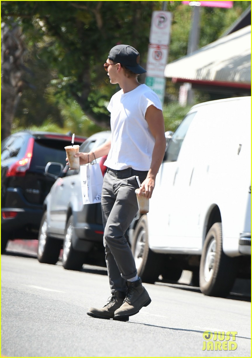 Vanessa Hudgens & Austin Butler Step Out for Separate Errands