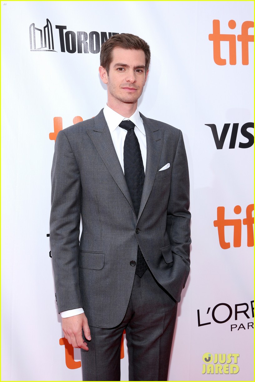 Andrew Garfield Gets Mobbed By Fans at 'Breathe' Premiere!
