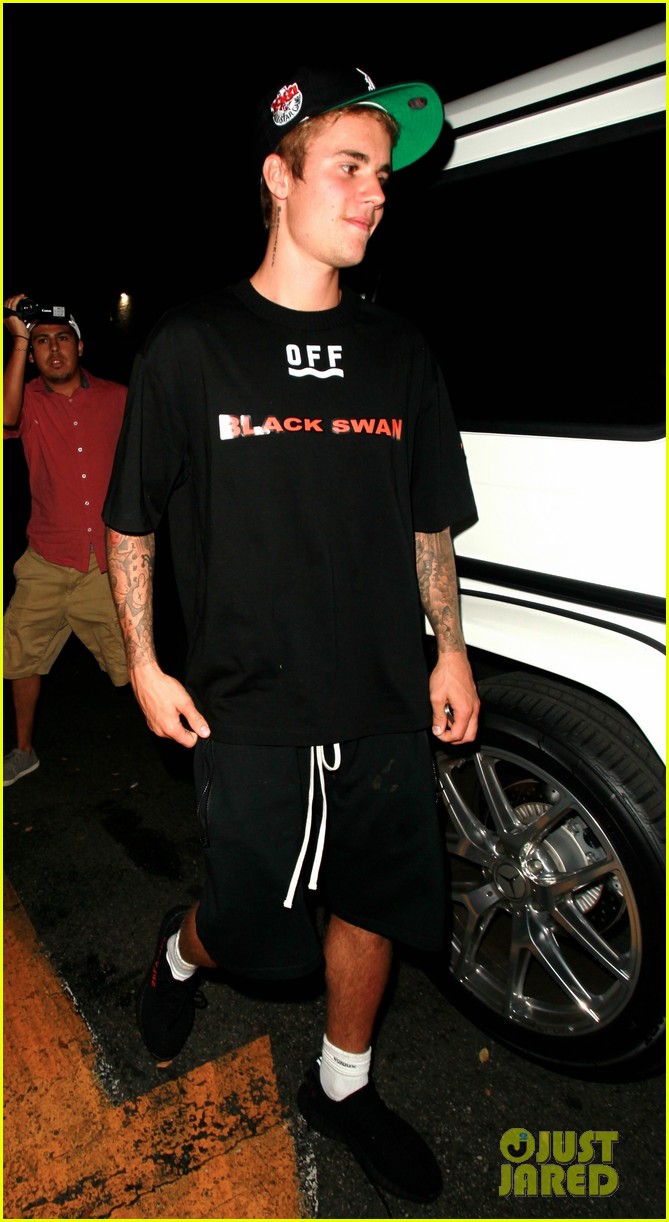 Justin Bieber Hangs Out at Hollywood Hotspot Delilah