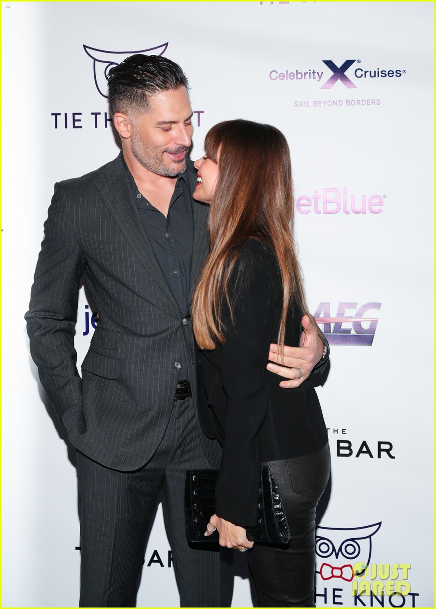 Jesse Tyler Ferguson Gets Support from Sofia Vergara & Joe Manganiello at Tie The Knot 5-Year Anniversary Party!