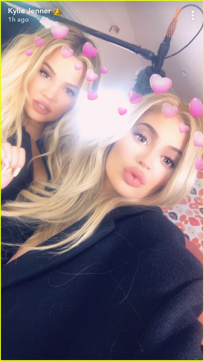 Pregnant Sisters Khloe Kardashian & Kylie Jenner Snap New Selfies Together!