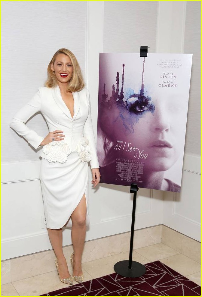 Blake Lively Rocks Shorter Hair, Brings Mom & Sister to 'All I See Is You' Screening!