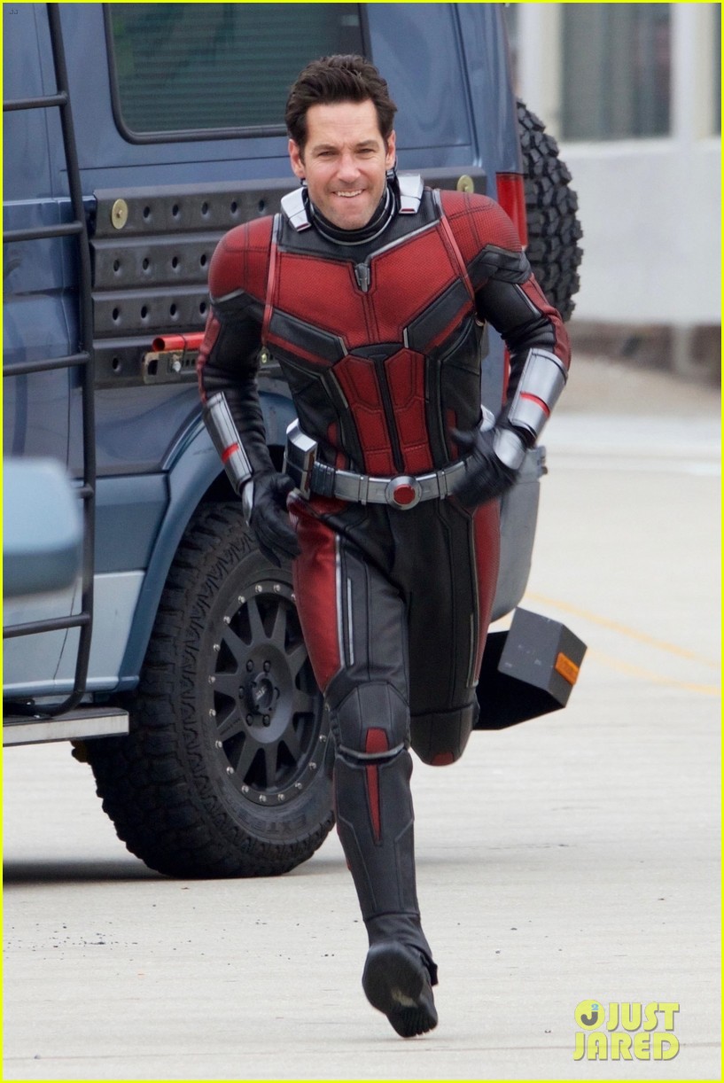 Paul Rudd Runs in Costume on the Set of 'Ant-Man and The Wasp' - First Look!