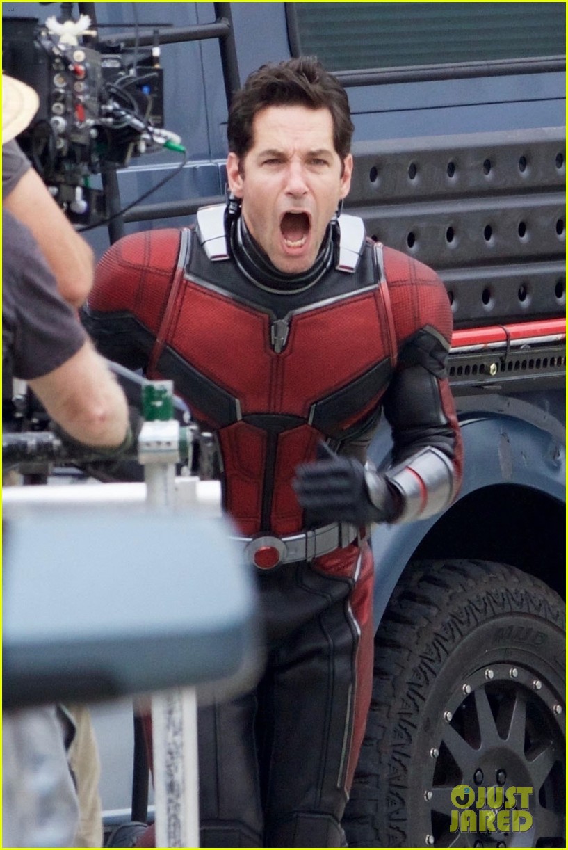 Paul Rudd Runs in Costume on the Set of 'Ant-Man and The Wasp' - First Look!