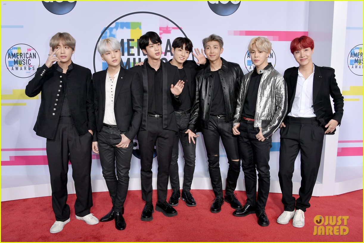 BTS Pose on the Red Carpet Ahead of Historic Performance at American Music Awards 2017!