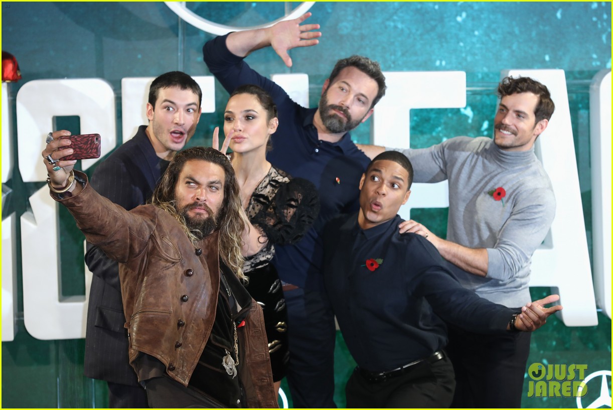 'Justice League' Cast Gets Silly at London Photo Call!