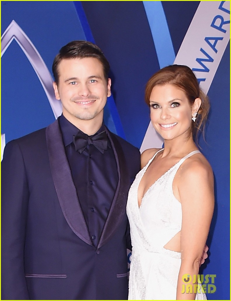 BFFs Lea Michele & JoAnna Garcia Swisher Hit the Red Carpet at CMA Awards 2017!