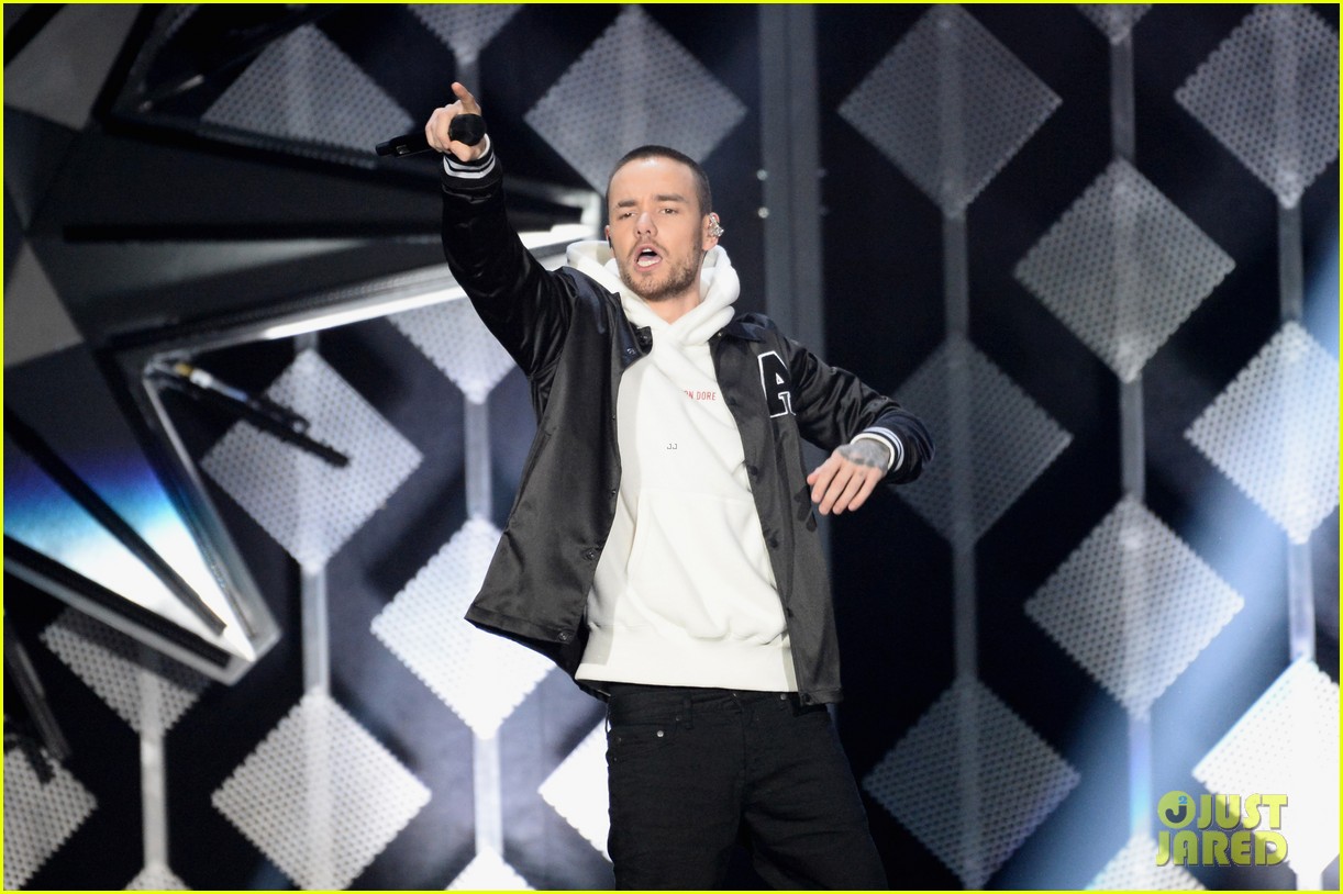 Demi Lovato, Liam Payne & More Heat Up the Stage at 103.5 Kiss Jingle Ball 2017!