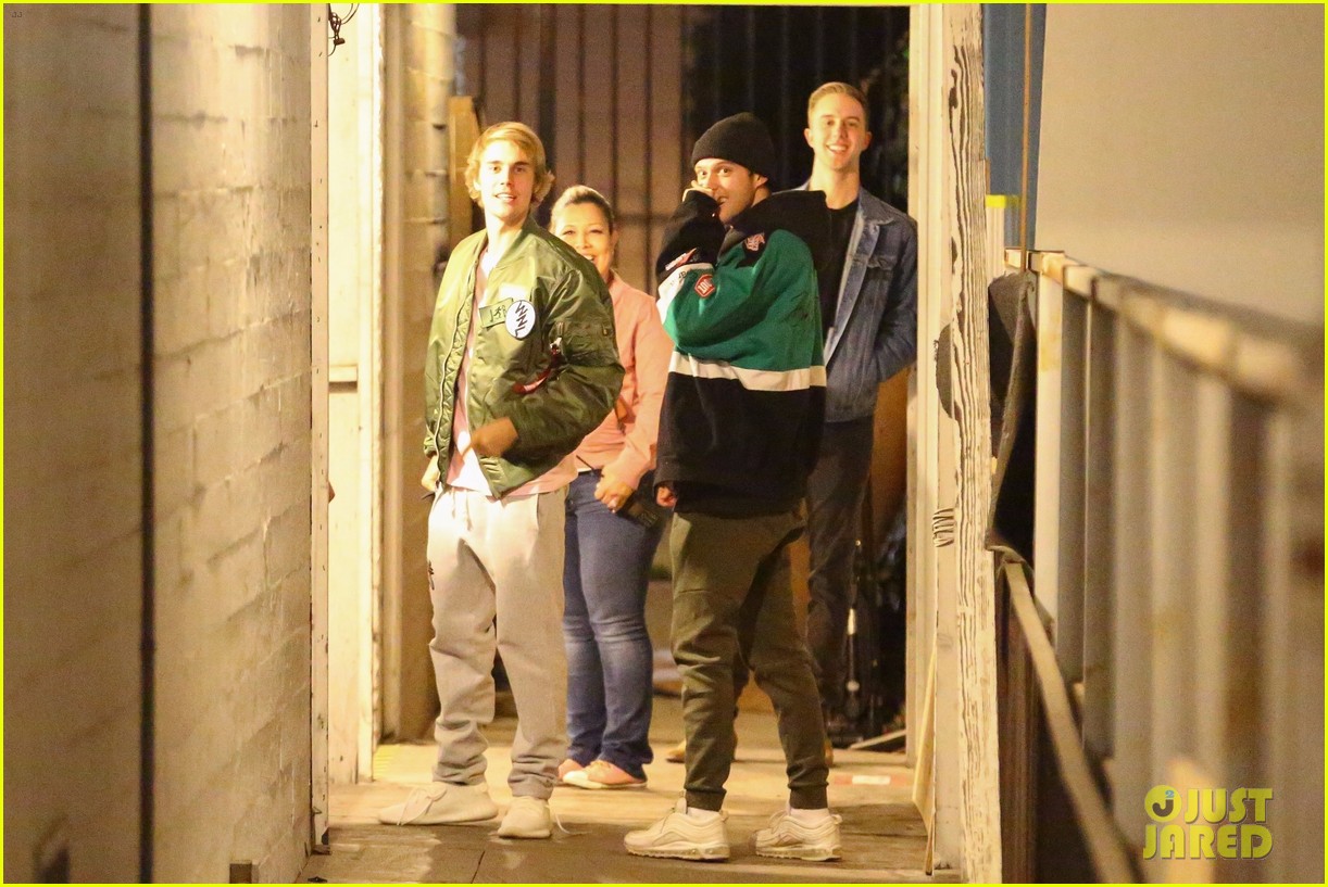 Justin Bieber & Selena Gomez Reunite After Her Trip to London (Photos)