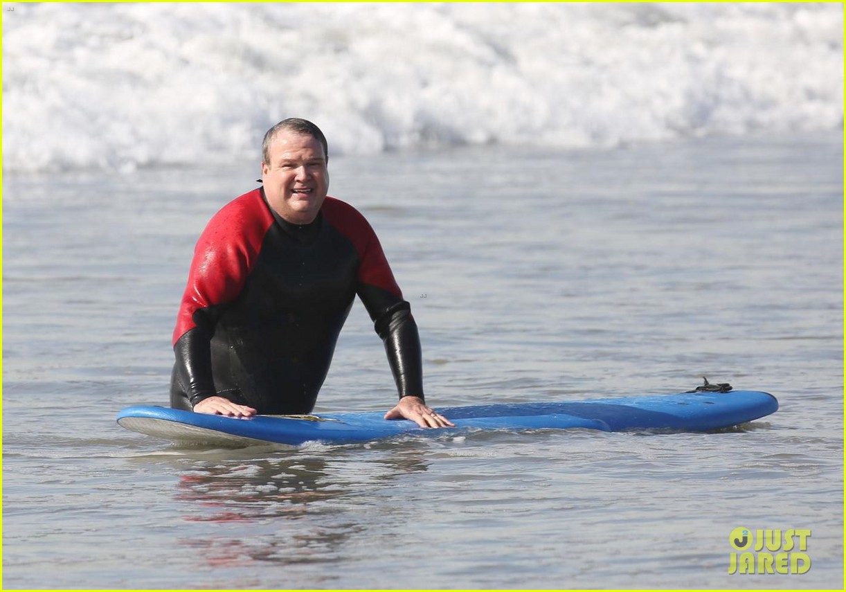 Jesse Tyler Ferguson & Eric Stonestreet Go Surfing While Filming 'Modern Family'