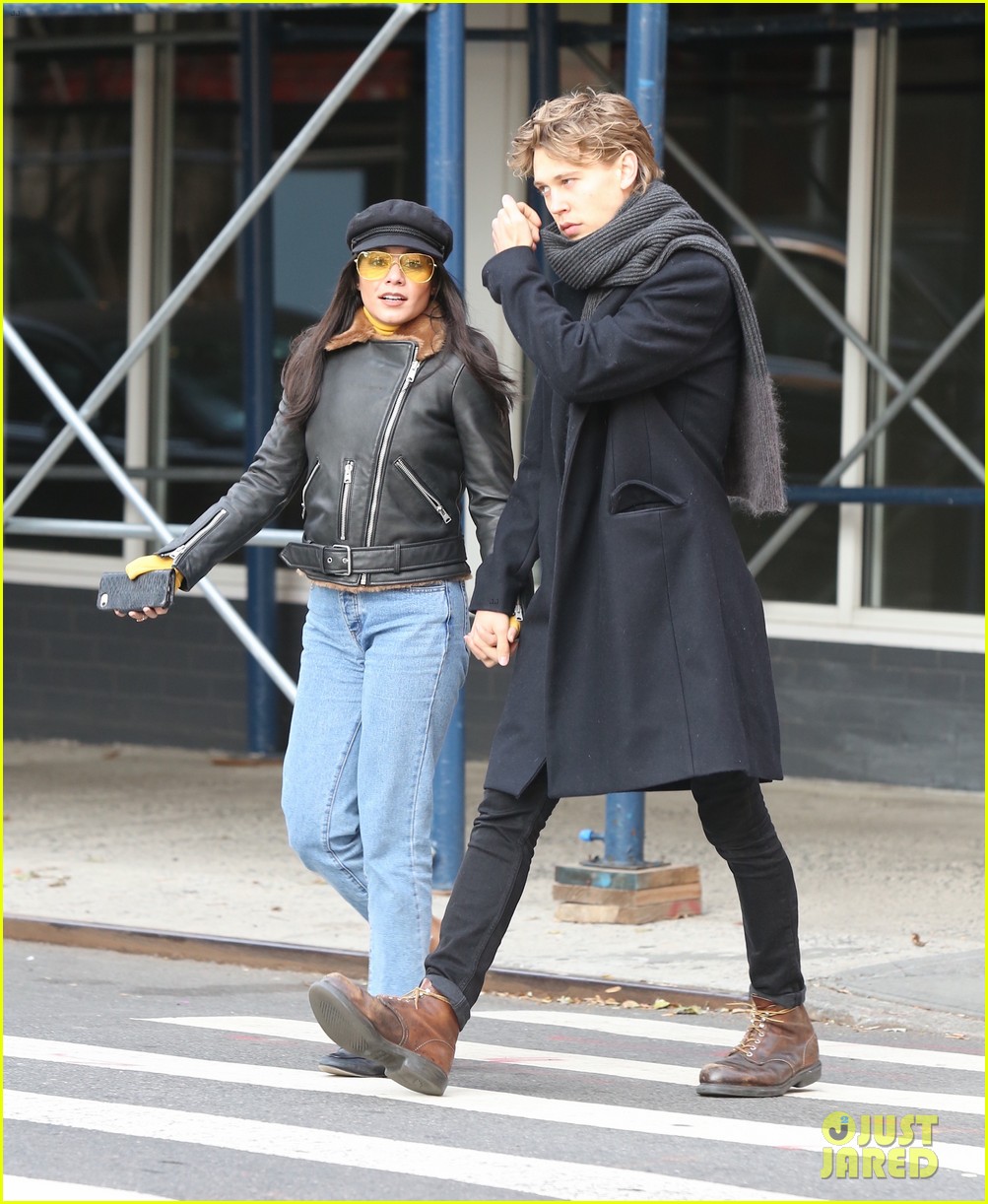 Vanessa Hudgens & Austin Butler Hold Hands During Afternoon Date