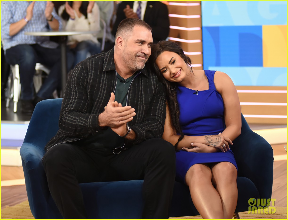 Demi Lovato's Upcoming Tour Will Feature Free Therapy Sessions For Fans