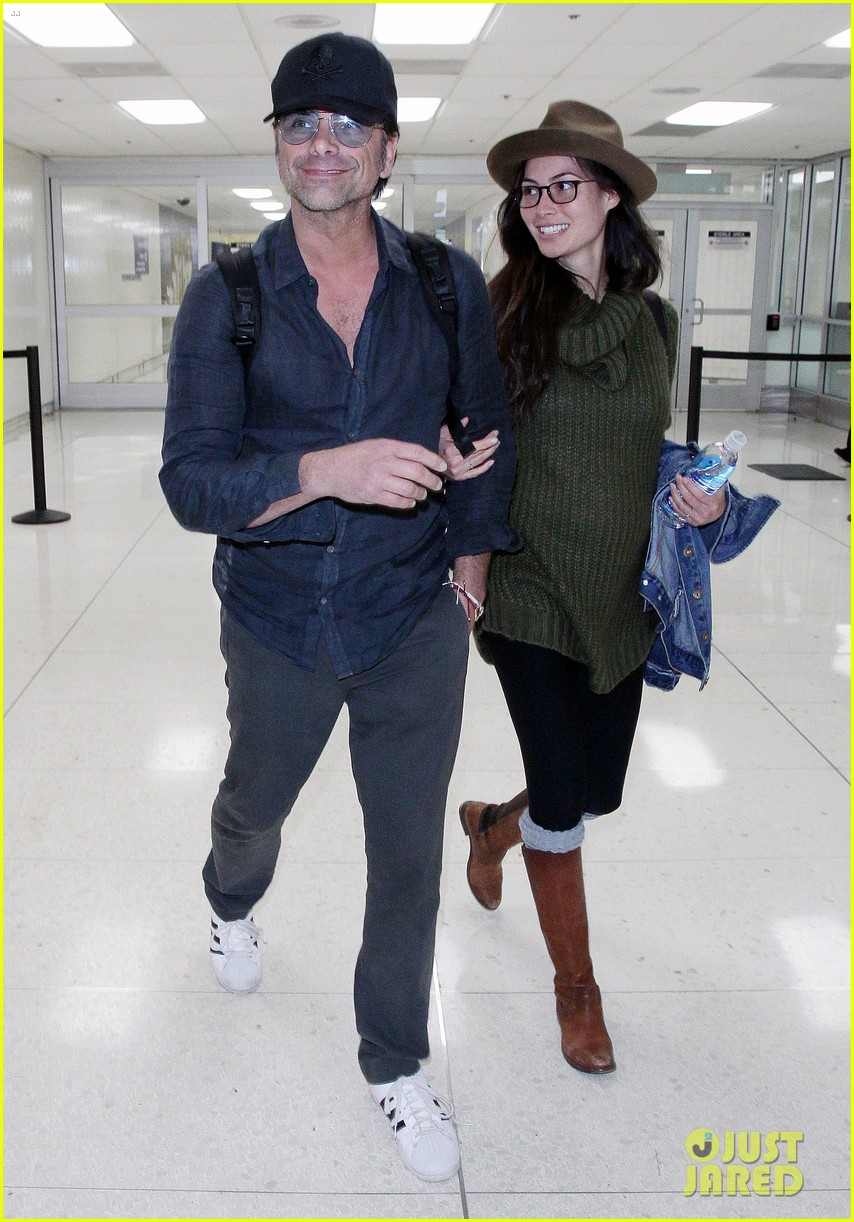 John Stamos & Pregnant Fiancee Caitlin McHugh Are All Smiles at LAX!