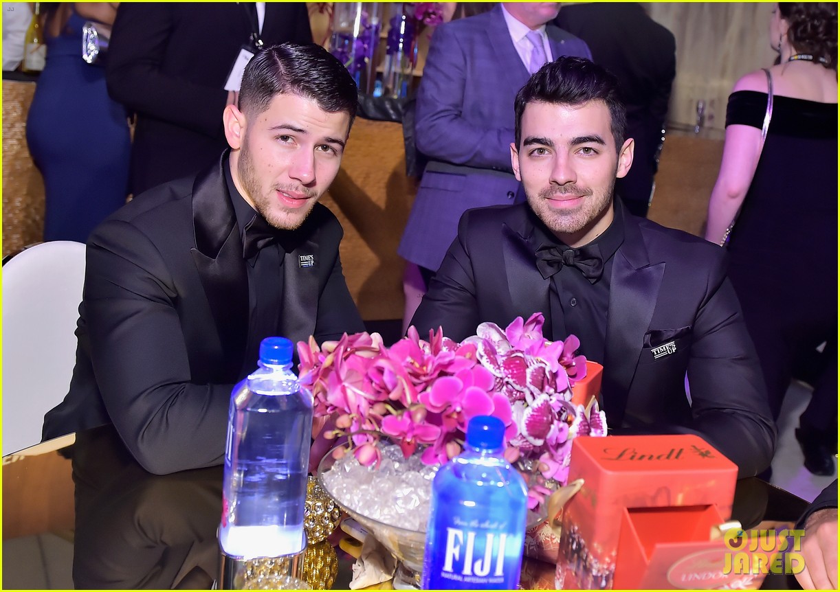 Joe Jonas Got to Meet 'The Room' Star Tommy Wiseau at Golden Globes 2018!