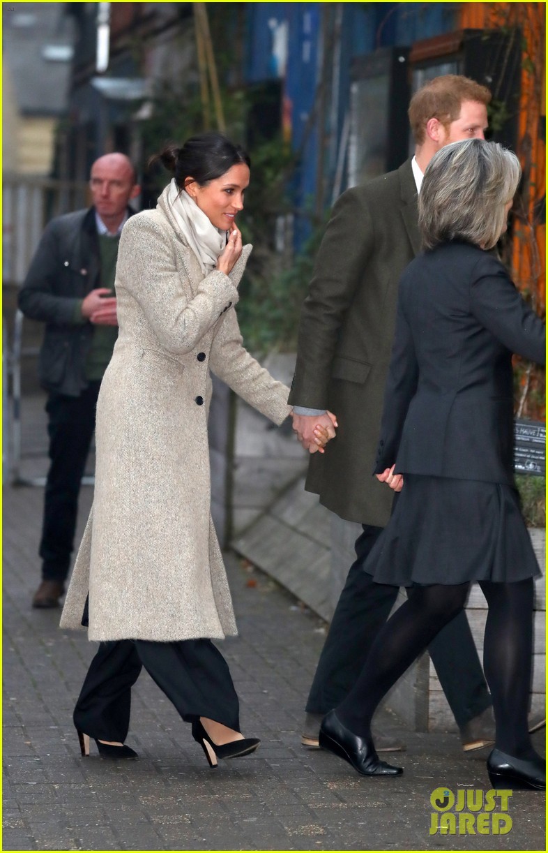 Meghan Markle's Latest Outfit Is Already Selling Out, But You Can Still Grab Some Items!