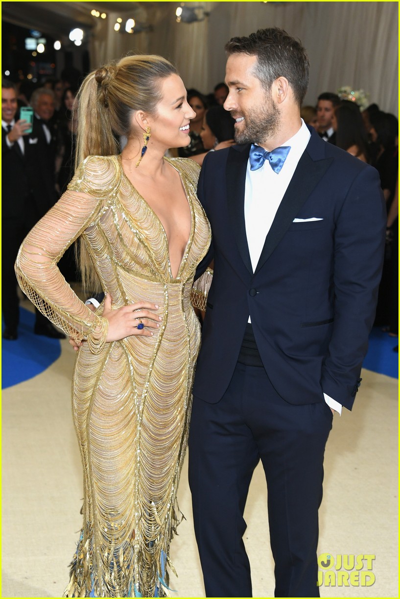Ryan Reynolds Bakes Heart-Shaped Cake for Blake Lively on Valentine's Day!