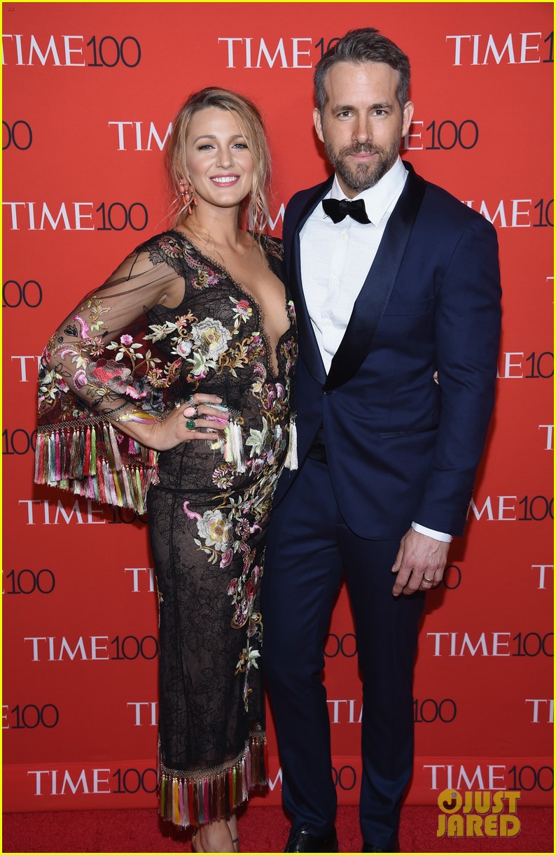Ryan Reynolds Bakes Heart-Shaped Cake for Blake Lively on Valentine's Day!