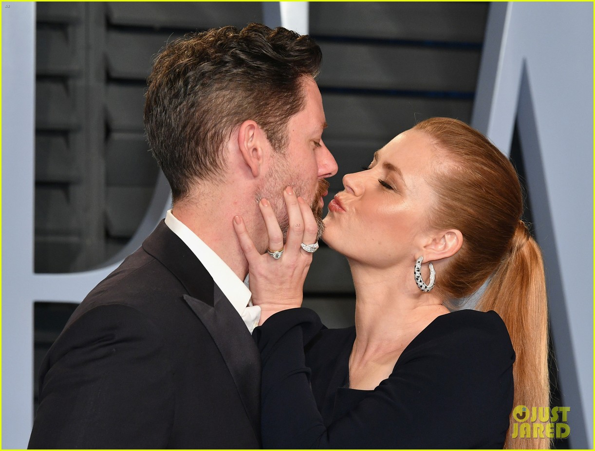 Amy Adams & Husband Darren Le Gallo Pucker Up at Vanity Fair's Oscars Party