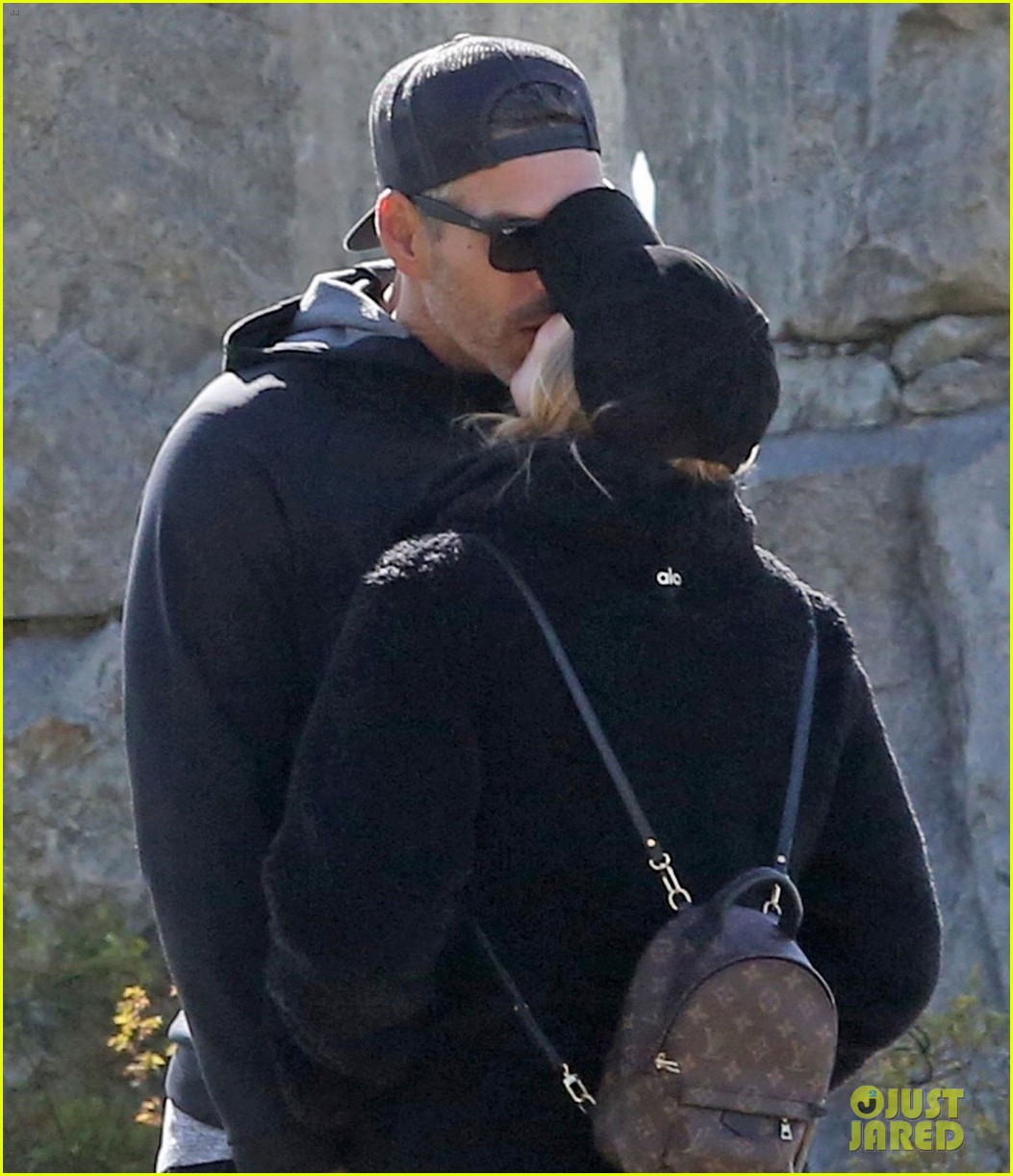 LeAnn Rimes & Eddie Cibrian Share Kiss on Their Dog Walk in Vancouver