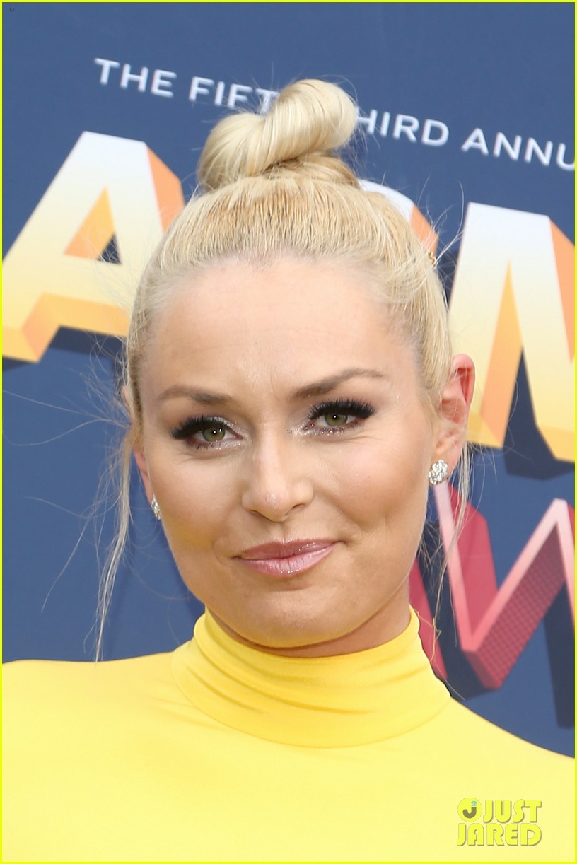 Sports Stars Drew Brees & Lindsey Vonn Present at ACM Awards 2018!