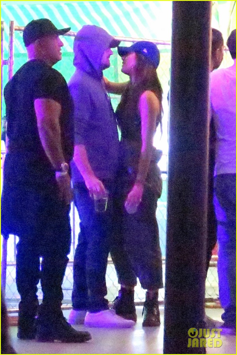 Leonardo DiCaprio & Rumored Girlfriend Camila Morrone Get Cozy at Coachella