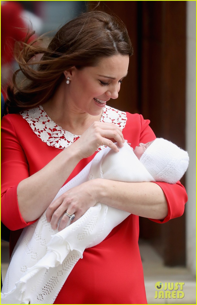 Kate Middleton Paid Tribute to Queen Elizabeth with Her Hospital Outfit