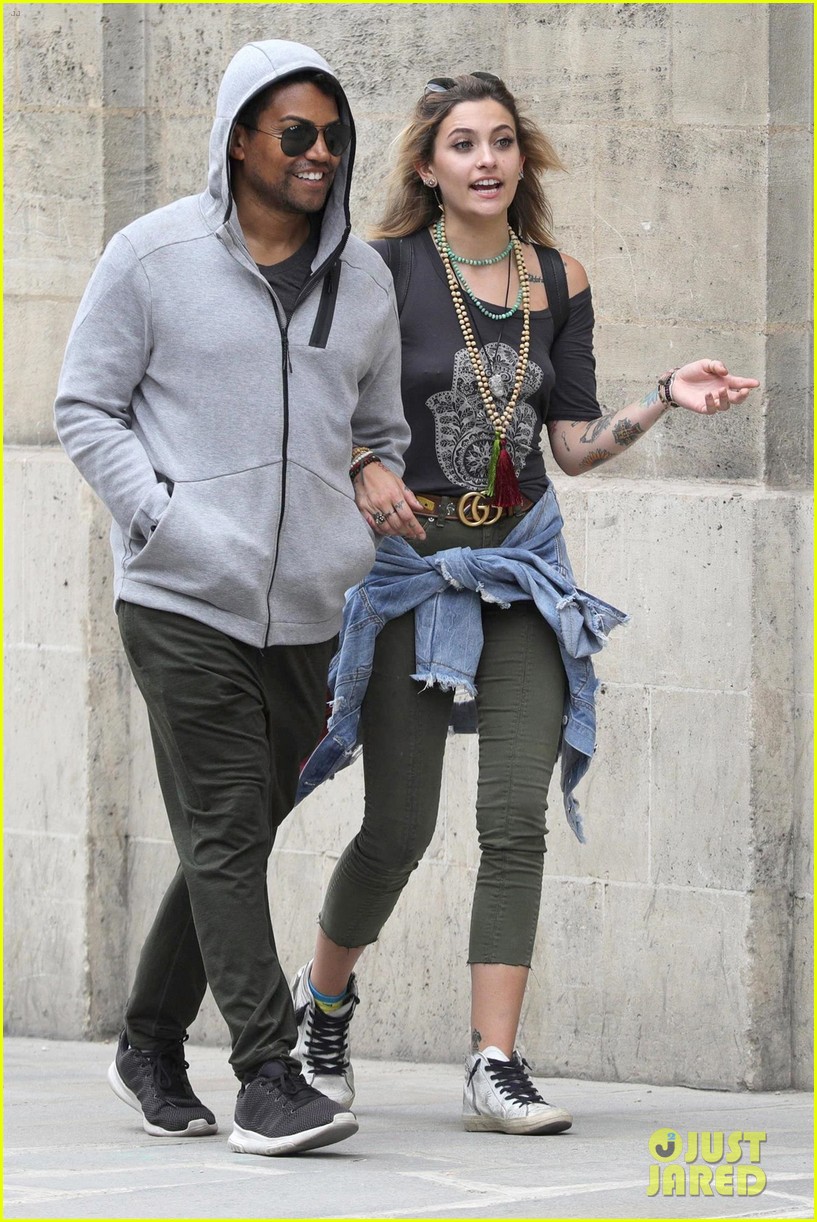 Paris Jackson & Cousin TJ Take a Stroll Around Paris Together