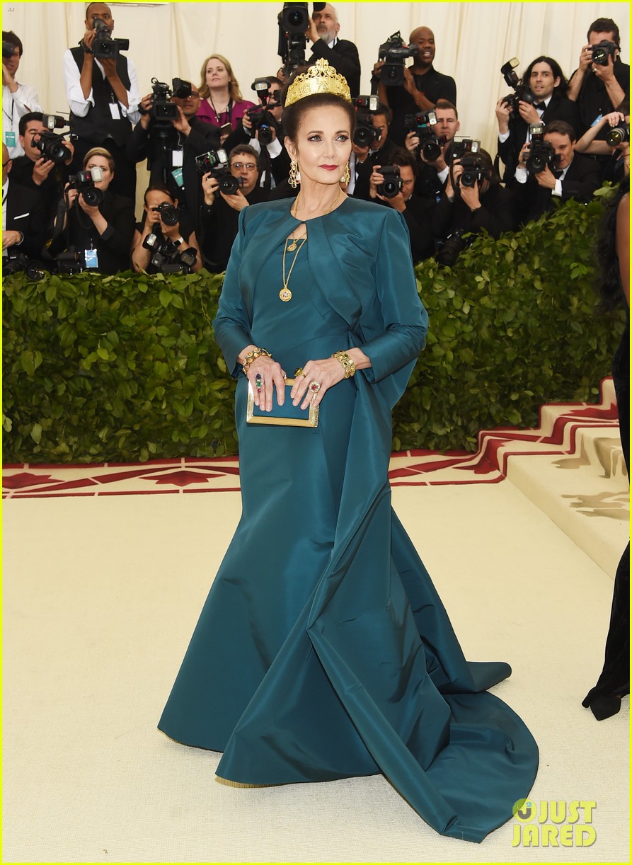 Original Wonder Woman Lynda Carter Looks Royal at Met Gala 2018!