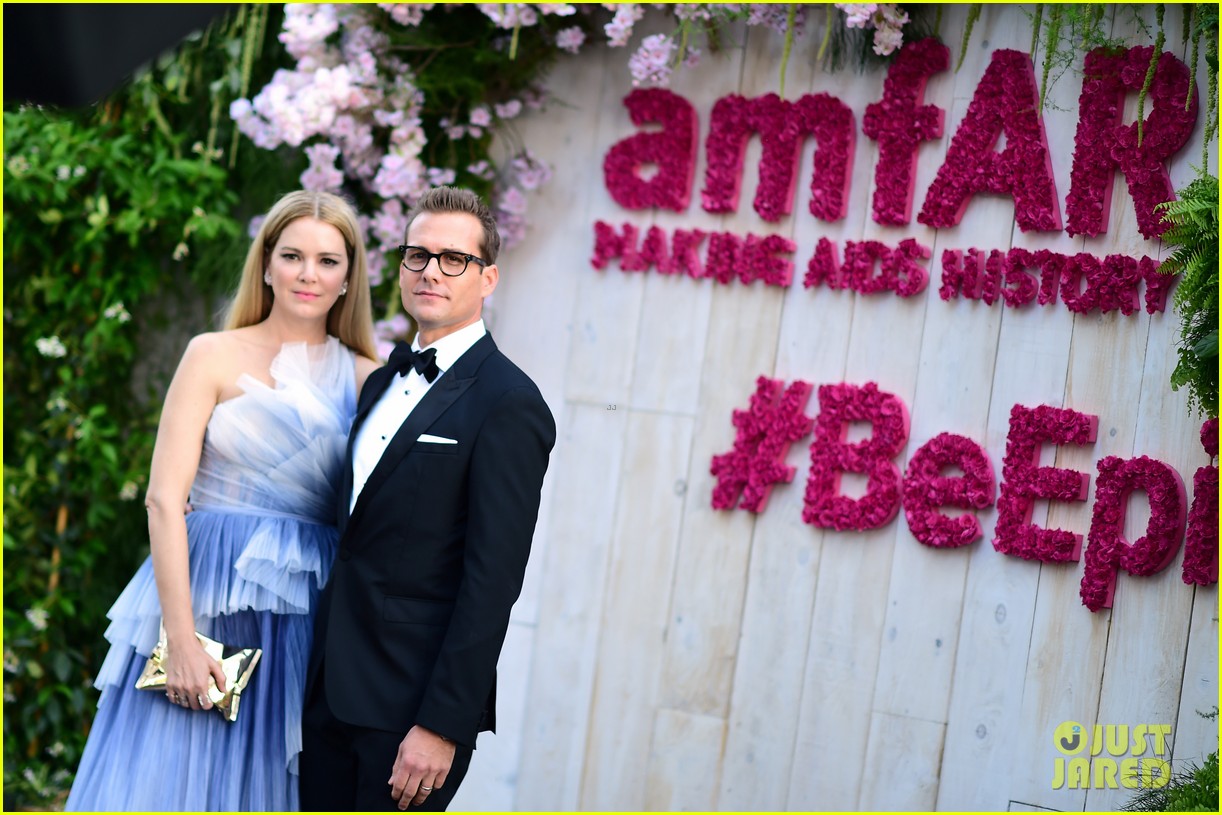 Suits' Gabriel Macht & Wife Jacinda Barrett Attend amfAR Gala Ahead of Royal Wedding!