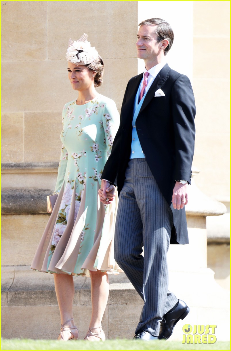 Pippa Middleton Arrives for Royal Wedding with Husband James Matthews & Family!