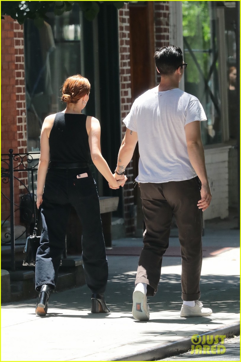 Zoey Deutch's Boyfriend Dylan Hayes Adorably Carries Her Around New York City!