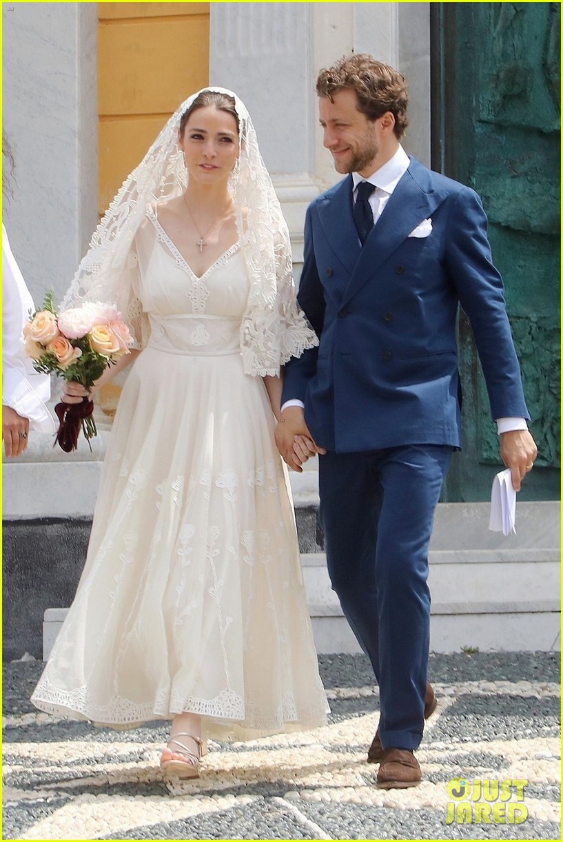 bee shaffer wedding dress long island Anna Wintour's Daughter Bee Shaffer & Francesco Carrozzini Get Married for a Second Time in Italy! - Just Jared - Celebrity News and Gossip