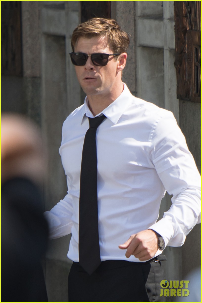 Chris Hemsworth Begins Filming 'Men in Black 4' – First Look Set Photos! –  Just Jared – Celebrity News and Gossip