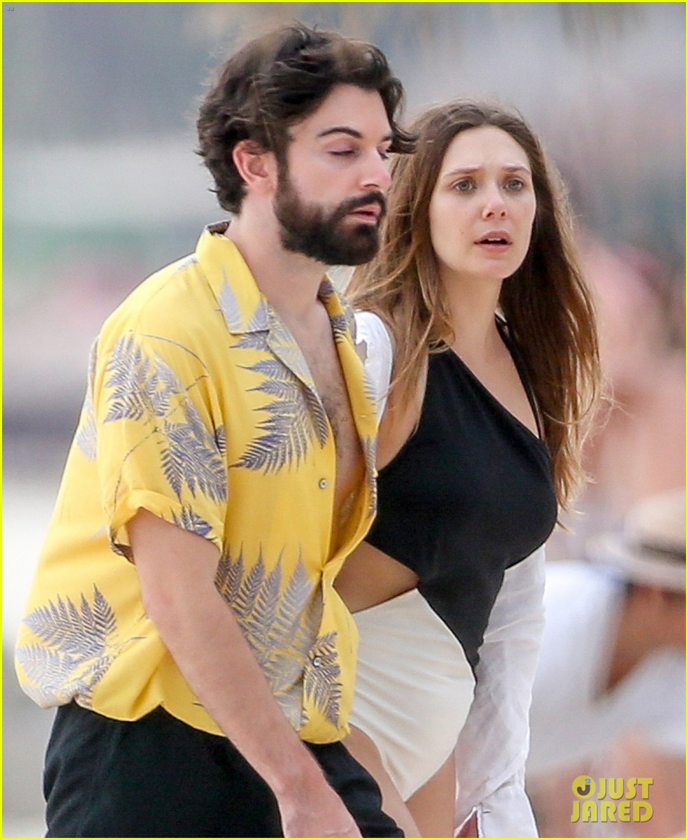 Elizabeth Olsen & Boyfriend Robbie Arnett Hit the Beach in Mexico