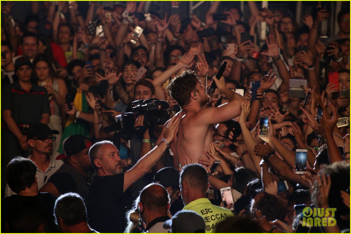 Imagine Dragons' Dan Reynolds Shows Off Incredible Body Transformation in Before & After Pics
