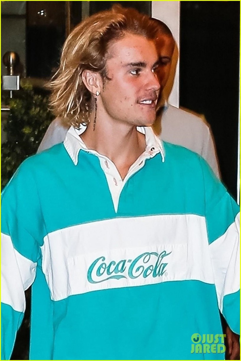 Justin Bieber Is All Smiles Leaving His Hotel in NYC!