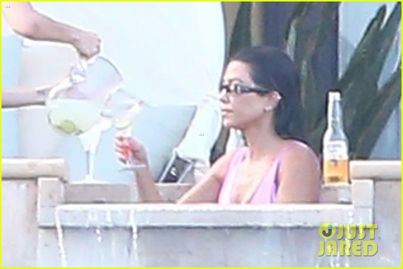 Kourtney Kardashian Bares Her Fit Body in Mexico!