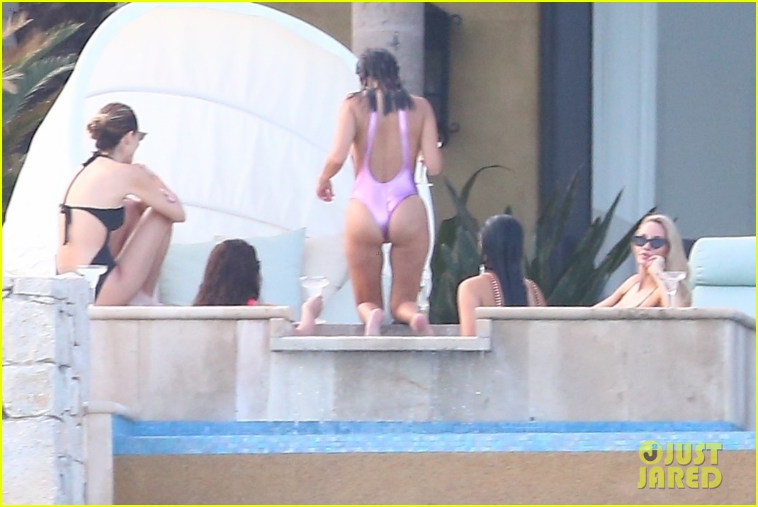 Kourtney Kardashian Bares Her Fit Body in Mexico!
