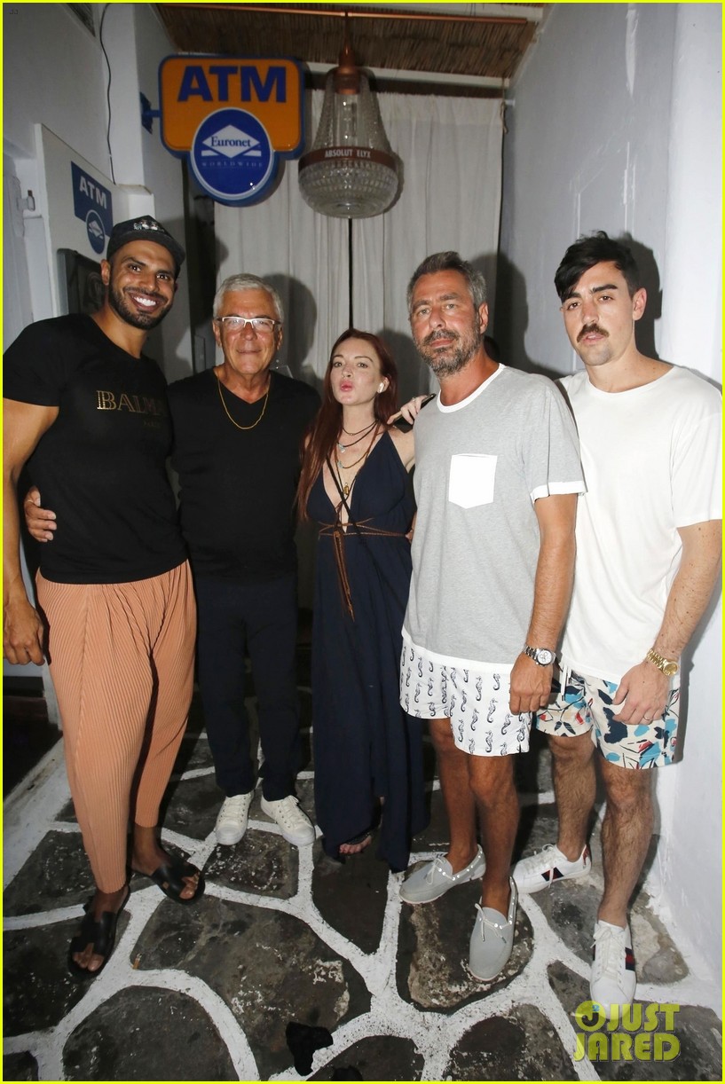 Lindsay Lohan Hangs Out With Friends & Family While Filming Her Reality Show in Greece!