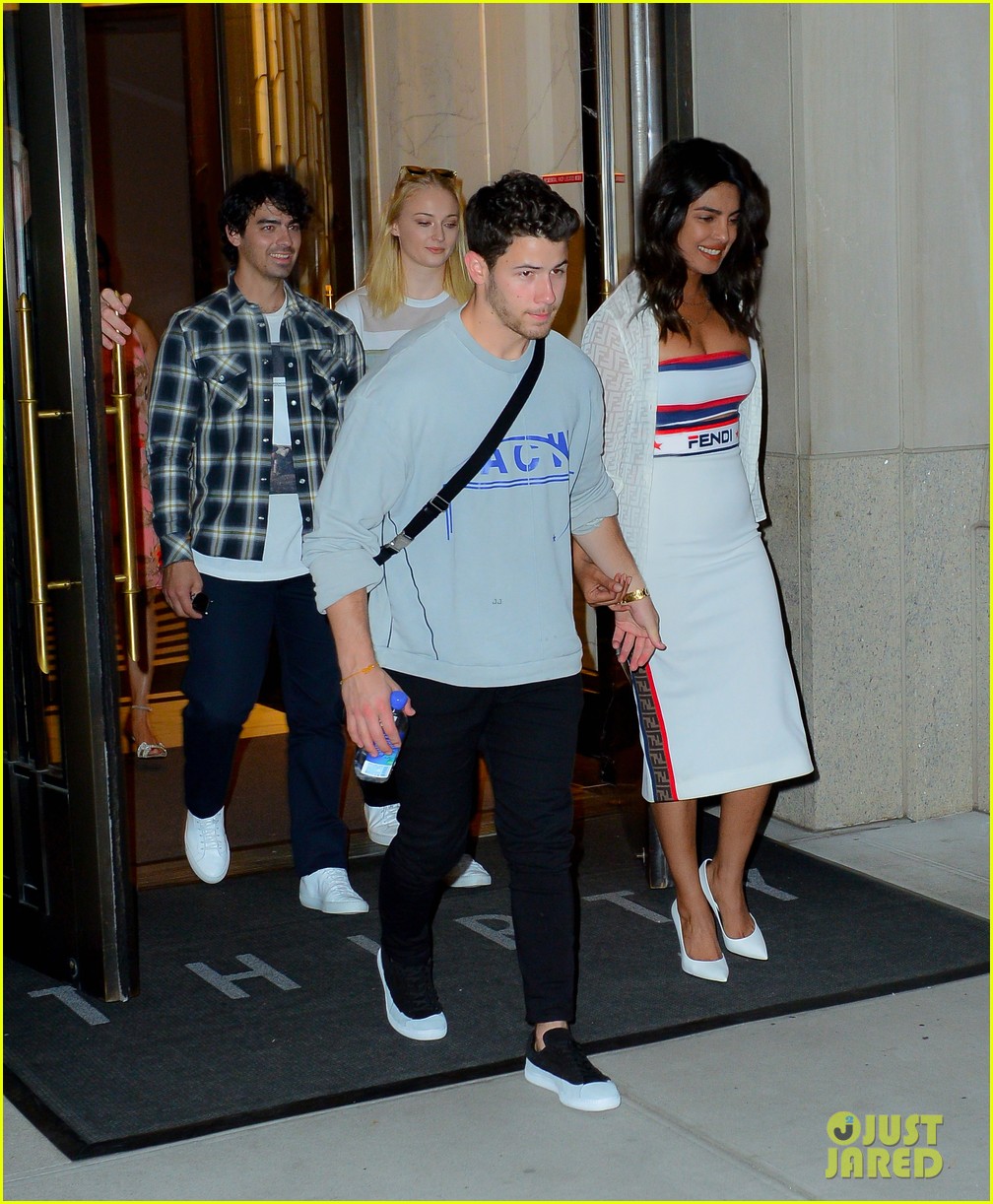 Jonas Brothers Go On Double Date with Fiancees Priyanka Chopra & Sophie Turner!